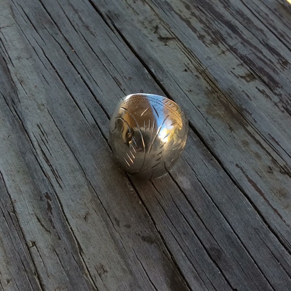 925 Sterling Silver Beautiful Patterned Ring - Picture 3 of 12